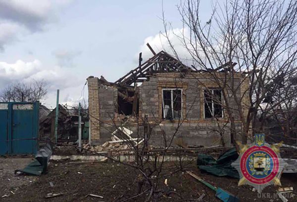 Бойовики обстріляли Авдіївку з "Градів", пошкоджено 18 будинків. Бойовики обстріляли з "Градів" житловий район Авдіївки, пошкоджено приватні будинки. 