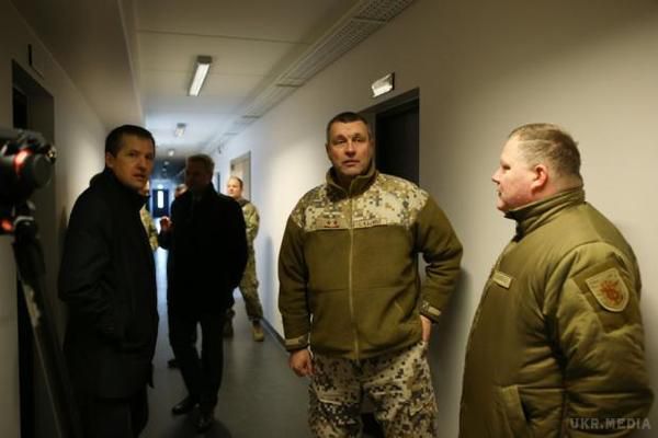  В Литві відкрили нову казарму за стандартами НАТО (фоторепортаж). В новій казармі на авіабазі в Ліелварді, вартість якої становить 5 млн. євро, житимуть литовські військові і контингент НАТО.