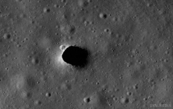 Вчені виявили на Місяці підземні тунелі. Поблизу отворів знаходяться великі, багатокілометрові порожнечі