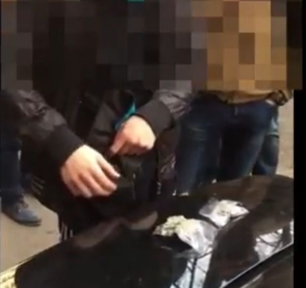  У Києві СБУ ліквідувала наркоугруповання, клієнтом якого виявився соратник Рубана (відео). Наркодилери збували амфетамін і канабіс у великих розмірах.