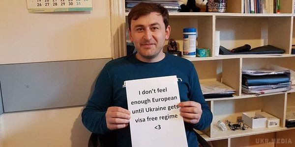 У Грузії запустили флешмоб в підтримку "безвиза" для України. Учасники флешмобу публікують свої фотографії з хештегом #Visa_Free_For_Ukraine.