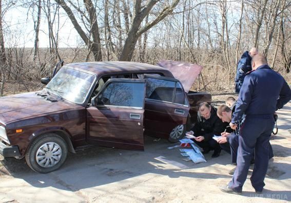Клієнти вбили таксиста ножем в спину. У Кропивницького зловили двох бандитів, які робили вечірні замовлення на поїздки, щоб вбивати візників і викрадати.