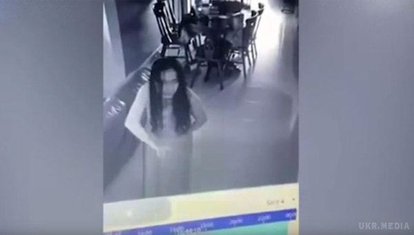 У Сінгапурі виявлена домробітниця-зомбі (відео). Наймаючи домробітницю ніхто не знає, чого від неї очікувати. 