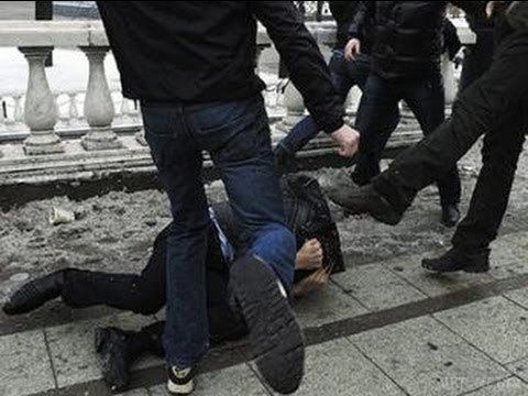 У Києві побили і підстрелили директора держпідприємства. На чоловіка напали двоє в балаклавах.