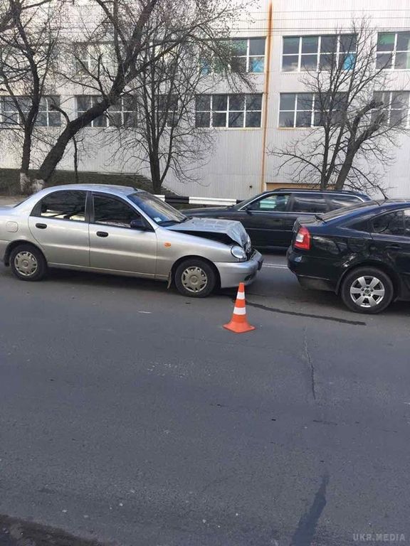 "Освятили автомобіль": п'яні священики на "Ланосі" влаштували ДТП у Луцьку. Про це заявив лучанин Ілля Токаренко на своїй сторінці в соцмережі Facebook.