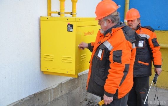 Нове шахрайство з газом: пропонують встановлювати неіснуючі лічильники. "Згідно оброблених контактним центром ПАТ "Київгаз" звернень, повідомляємо, що в Києві з'явилася нова група шахраїв, яка представляється ім'ям газової компанії. 