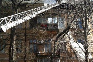 Потужна пожежа в Одесі: з палаючого будинку врятували пенсіонерку і собак (фото, відео). Причини пожежі поки невідомі і наразі встановлюються.