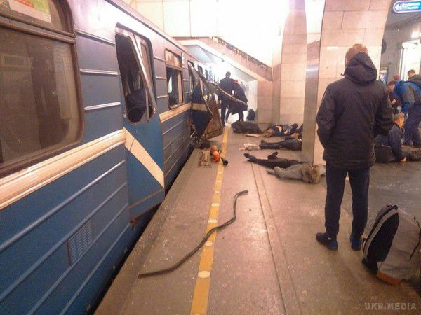 В Росії у Санкт-Петербурзі в метро прогримів вибух, багато загиблих(відео). Десять чоловік, за попередніми даними, загинули в результаті вибуху у вагоні метро на станції  метро "Садова"в Санкт-Петербурзі.