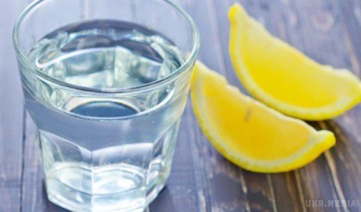 Якщо ви п'єте воду з лимоном — це важливо знати! Ось кілька побічних ефектів. Втрата зайвої ваги з допомогою теплої лимонної води — це те, що ми чули багато разів.