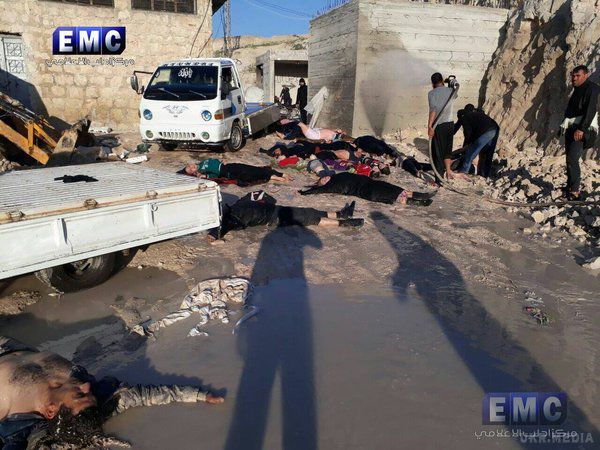 У Сирії внаслідок газової атаки загинуло щонайменше 35 осіб. Внаслідок повітряних ударів, окрім того, поранено більш ніж 60 людей у місті Хан-Шейхун, яке розташоване у підконтрольній повстанцям провінції Ідліб.