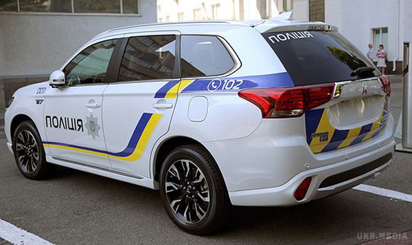 В Україну доставлено нові автомобілі для Нацполіціі. В місто Чорноморськ (Одеська область) прибули автомобілі Mitsubishi Outlander PHEV (Plug-in Hybrid Electric) для використання Нацполіцією.