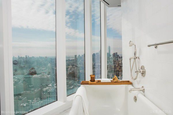 Американське видання показало, як виглядають нью-йоркські апартаменти за 20 млн доларів (фото). З вікон апартаментів відкривається мальовничий вид на Нью-Йорк.