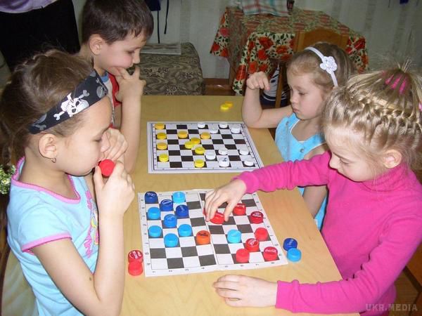  День народження шашок: події 5 квітня. Сьогодні відзначається День преподобного Никона, покровителем шашкової гри.