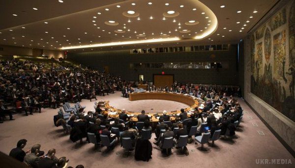До Радбезу ООН внесли проект резолюції, що засуджує газову атаку у Сирії. Великобританія, Франція і США внесли до Ради Безпеки ООН проект резолюції, що засуджує газову атаку в сирійській провінції Ідліб.