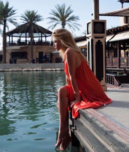 Віра Брежнєва влаштувала романтичну фотосесію в ОАЕ. Українська співачкаВіра Брежнєва відправилася разом з родиною в Дубаї, де вирішила закарбувати на фото яскраві моменти відпустки.