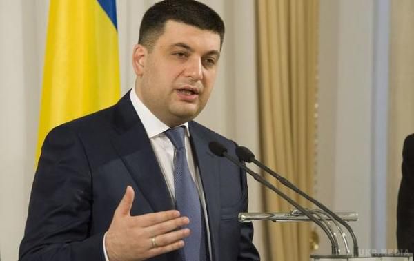Продаж землі можлива, однак тільки українцям - Гройсман. Законопроект про ринок землі буде дозволяти її купівлю-продаж тільки фізособам з українським громадянством.