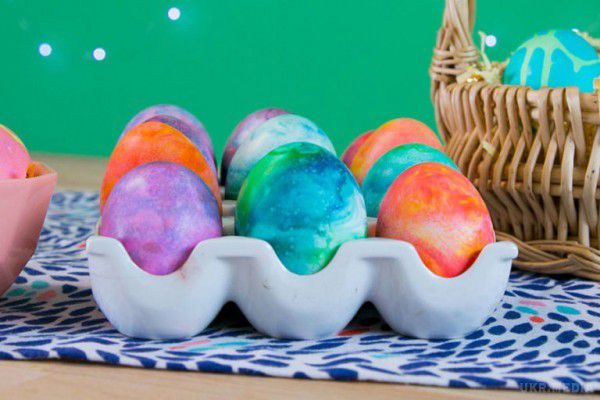 Як прикрасити яйця на Великдень з допомогою піни для гоління - мармурові яйця. Великдень у 2017 році святкуватимуть 16 квітня. 