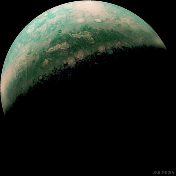Фото Юпітера: Зонд Джуно показав Юпітер таким, яким його ще ніколи не бачили (фото). Зонд НАСА, "Джуно" (Juno) відправив захоплюючі дух нові фото Юпітера.