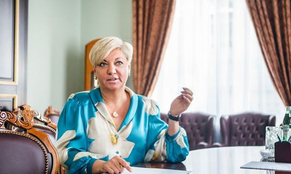 В Нацбанку прокоментували інформацію про відставку Гонтарєвої. У НБУ заявили, що Валерія Гонтарєва підтвердила намір згодом залишити посаду, але продовжує працювати і не писала заяву про відставку.