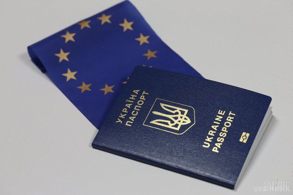 Після новини про безвіз українці обвалили сайт з видачі закордонних паспортів. Сайт держпідприємства не витримав наплив користувачів, зацікавлених отриманням закордонного паспорта у світлі новин зі Страсбурга.