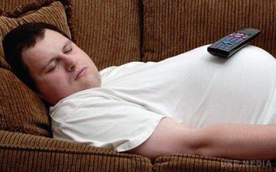 Вчені з'ясували, як ожиріння пов'язане з недосипанням. За допомогою МРТ вчені стежили за реакцією окремих областей мозку на різні харчові запахи у випадку, коли людина відпочівала всього чотири години