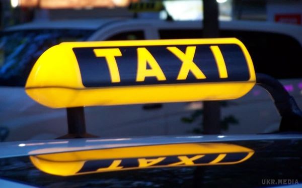 Київського таксиста зарізали у власному авто. Інцидент стався неподалік метро "Дарниця"