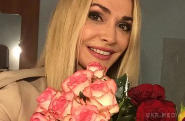Неперевершена Ольга Сумська вразила красою в казковому вбранні (фото). Актриса порадувала шанувальників фотографією з гримерки.