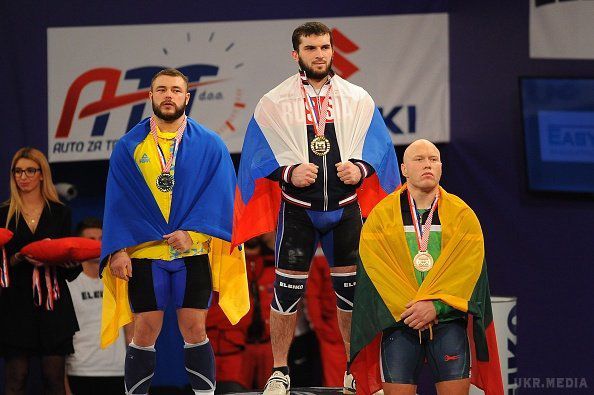 Українець Дмитро Чумак отримав "срібло"на чемпіонаті Європи з важкої атлетики. Важкоатлет посів друге місце, поступившись росіянину у ваговій категорії до 94 кілограмів.