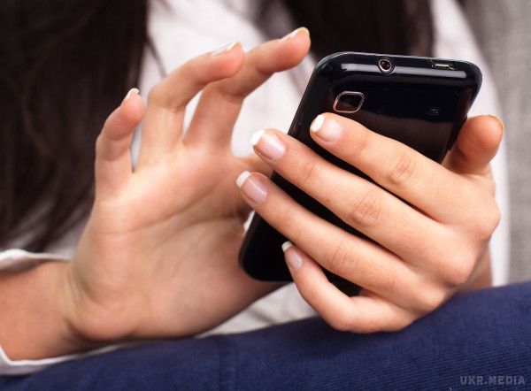 Експерти назвали ознаки залежно від смартфона. Вчені назвали п'ять ознак, які свідчать про залежність людини від смартфона.