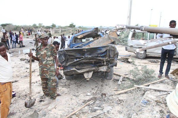 Щонайменше 15 людей загинули в результаті вибуху в столиці Сомалі (фото). Серед загиблих в основному цивільні.