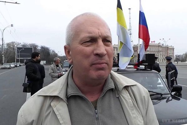 У Росії заарештували автора знаменитої фрази "Топаз, дай команду!". 8 квітня суд міста Кропоткін Краснодарського краю Росії заарештував на 15 діб журналіста Сергія Рулева, який став відомий широкій громадськості завдяки фразі "Топаз, дай команду".