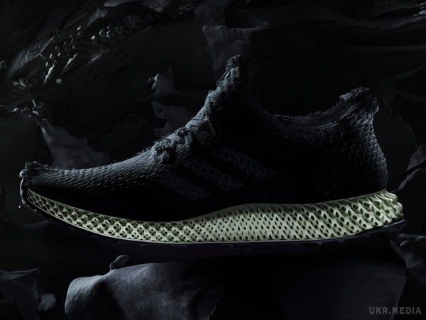 Adidas випустив кросівки надруковані на 3D-принтері. Adidas представив першу серійну пару кросівок частково надруковану на 3D-принтері.
