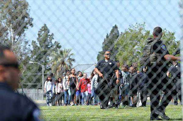 Стали відомі нові подробиці стрілянини у школі Каліфорнії. У поліції повідомили нові подробиці стрілянини в початковій школі "Норт Парк" міста Сан-Бернарино. 