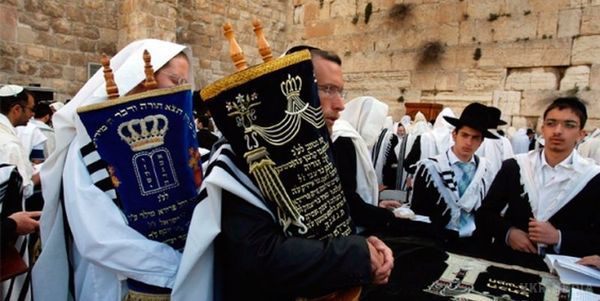 Іудеї сьогодні відзначають Песах: історія та особливості. Песах, або Пасха, — найдавніше з єврейських свят.