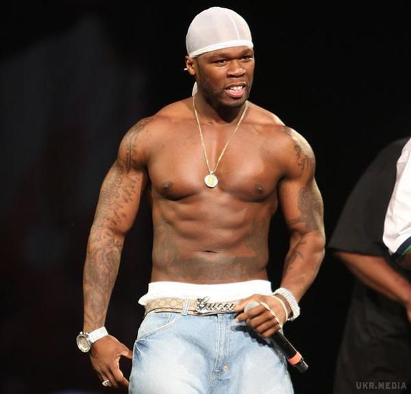 50 Cent вдарив фанатку кулаком в обличчя. Прихильниця популярного американського репера 50 Cent схопила його за руку під час концерту.