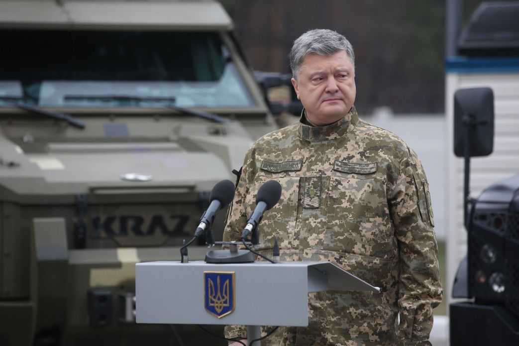 З початку року в зоні АТО загинули 69 українських військових, - Порошенко. Про це в ході поїздки в Луганську область повідомив президент України Петро Порошенко.