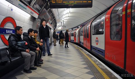 Лондонська поліція пробачила організаторів дискотеки у вагоні метро. Британська транспортна поліція (BTP) перервала дискотеку у вагоні лондонського метро, яку влаштували автори YouTube-каналу Trollstation . 