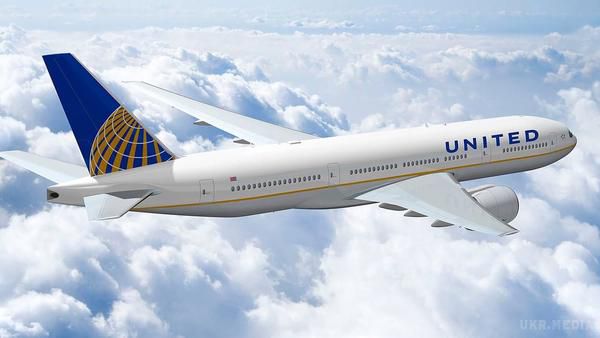 United Airlines вирішила повернути гроші за квитки всім пасажирам скандального рейсу. Американська авіакомпанія United Airlines поверне гроші за квитки усім пасажирам переповненого рейсу 3411, з якого силоміць витягли пасажира. 