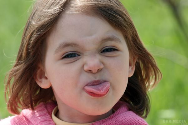 Хвороби, про які можна дізнатися, заглянувши в рот - покажи язик. Лікарі не даремно першим ділом дитину просять показати язик. Дізнайся, про які хвороби може "розповісти" зовнішній вигляд мови.