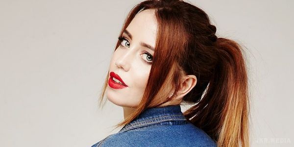 Солістка "Час і Скло" здивувала фанатів незвичайним вбранням. Співачка здивувала дивним чином.