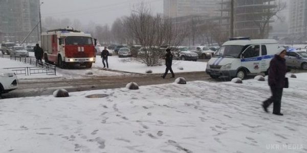 У Петербурзі знову стався вибух. У Петербурзі біля бібліотеки стався вибух, постраждав підліток.