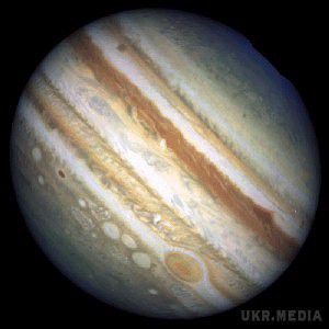 У NASA зробили сенсаційну заяву. На супутнику Юпітера Європі і супутнику Сатурна Енцеладі є умови для існування життя