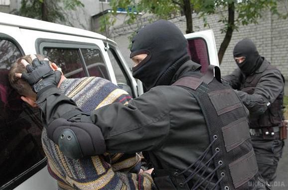 В Київській області поліція затримала  росіянина зі зброєю та вибухівкою. У Київській області поліція затримала 33-річного громадянина Російської Федерації зі зброєю, вибухівкою та наркотиками,
