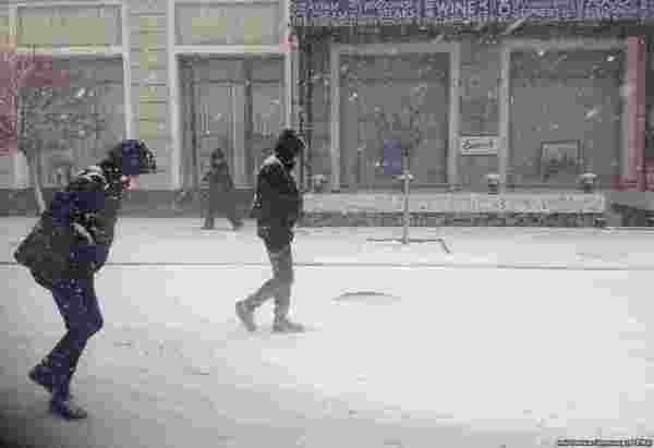 В Україну  після Пасхи прийде серйозне похолодання і сніг. За попередніми прогнозами, з 19 квітня очікується серйозний, потужний та тривалий заток холодного повітря.... тобто, суттєво похолодає в Україні. 