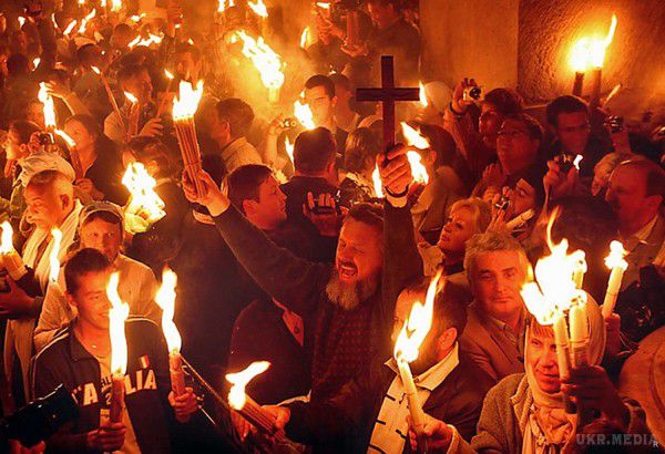 Благодатний Вогонь 2017: коли зійде і коли прибуде в Україну. Благодатний вогонь сходить раз в рік у Велику суботу (15 квітня 2017 року) в Єрусалимі на православну Пасху.