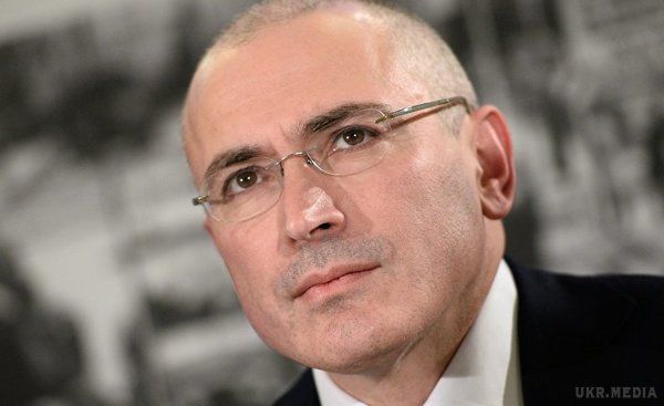 Опозиція об'єднується проти Путіна. Ходорковський покидає "Відкриту Росію" і приєднується до Навальному.