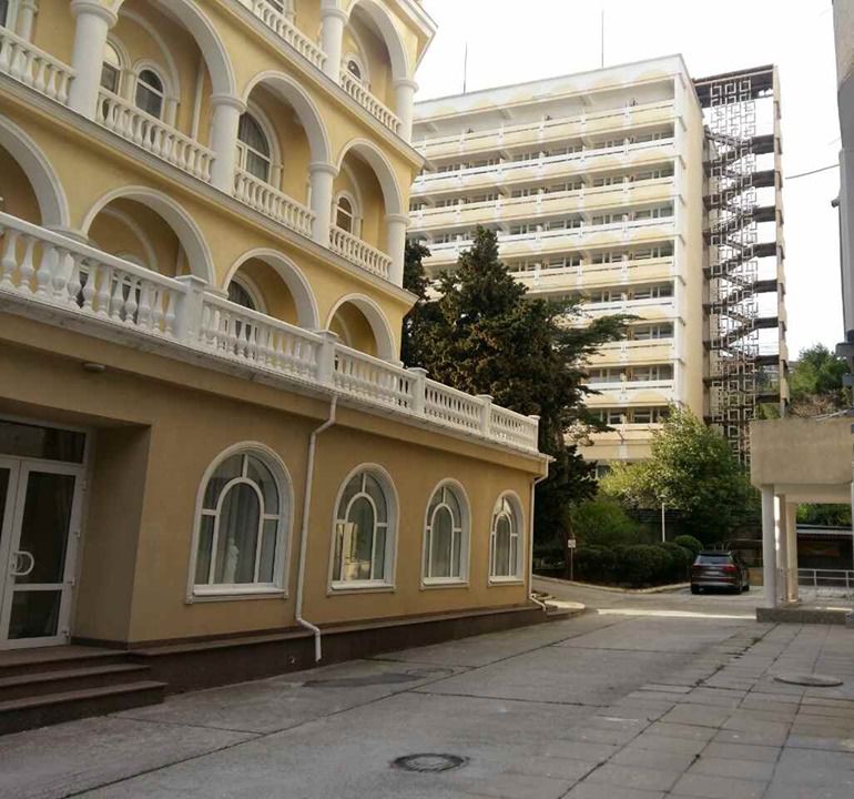 Нардепа помітили на відпочинку в анексованому Росією Криму. У Верховній Раді України намагаються всіляко боротися із прогульниками. 