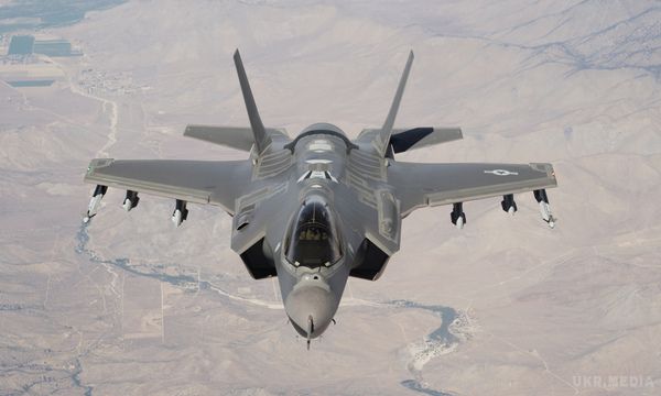 США вперше розмістили винищувачі F-35 у Британії. У НАТО заявили, що присутність авіагрупи підсилює військовий потенціал Альянсу в Європі.