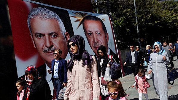 Референдум у Туреччині: біля виборчої дільниці сталася стрілянина, є загиблі. Інцидент стався вранці, його причиною були відмінності у політичних поглядах.