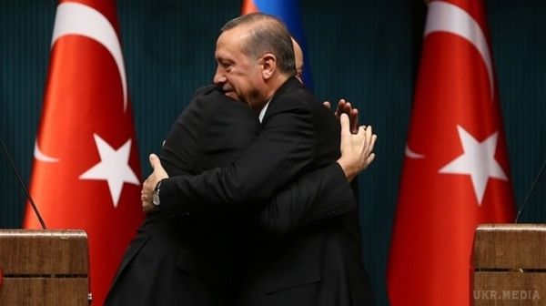 Прихильники Ердогана перемагають на референдумі в Туреччині. Прихильники розширення повноважень президента Туреччини Реджепа Таїпа Ердогана перемагають на загальнонаціональному референдумі